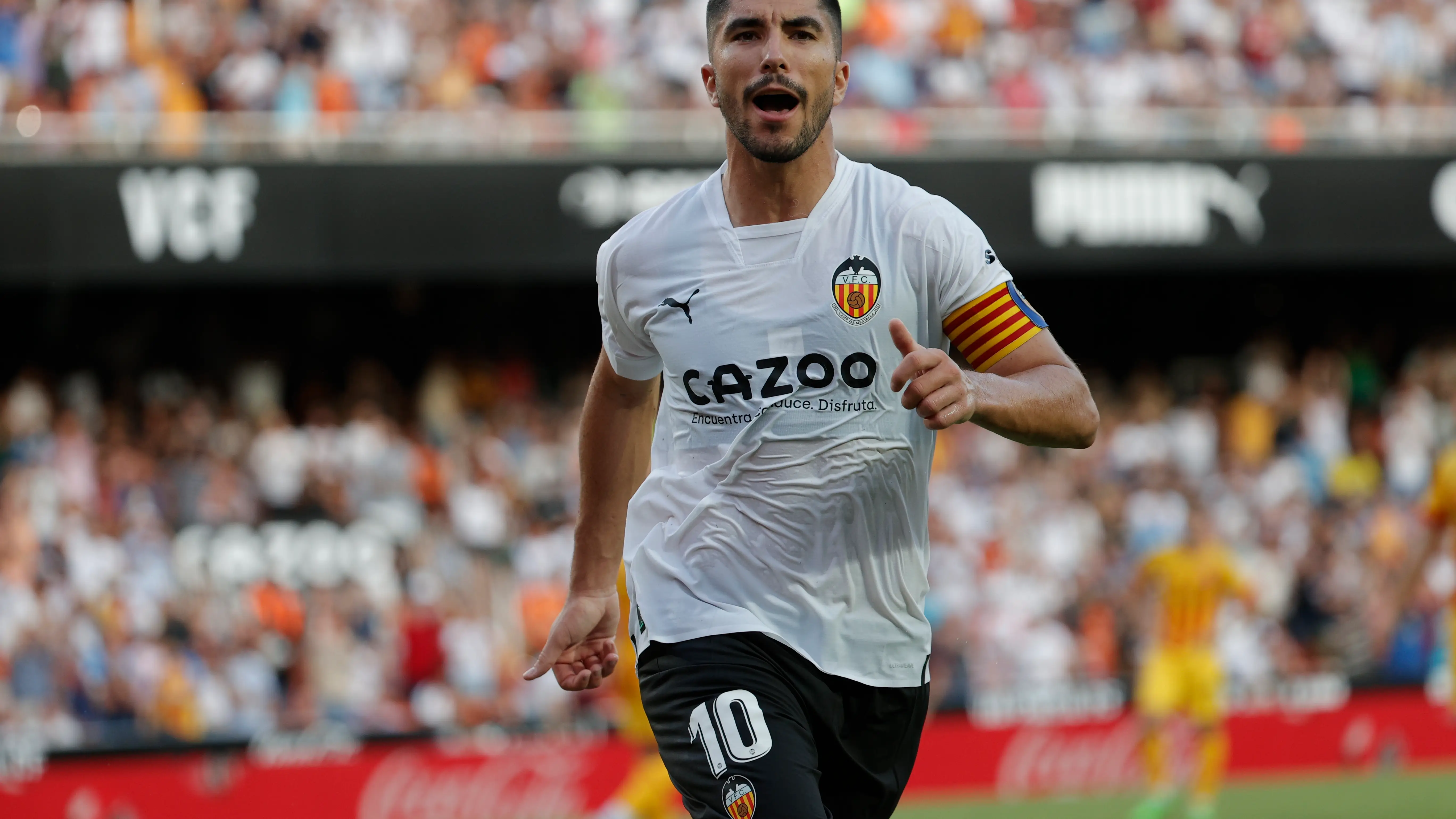 Carlos Soler celebrando un gol con el Valencia C.F Carlos Soler celebrando un gol con el Valencia C.F
