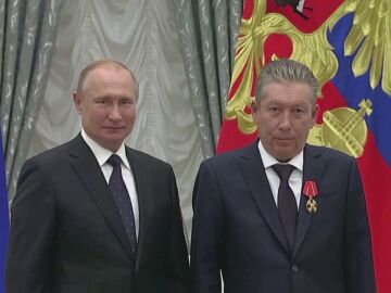 Vladímir Putin, junto al ejecutivo crítico con él que ha muerto en extrañas circunstancias
