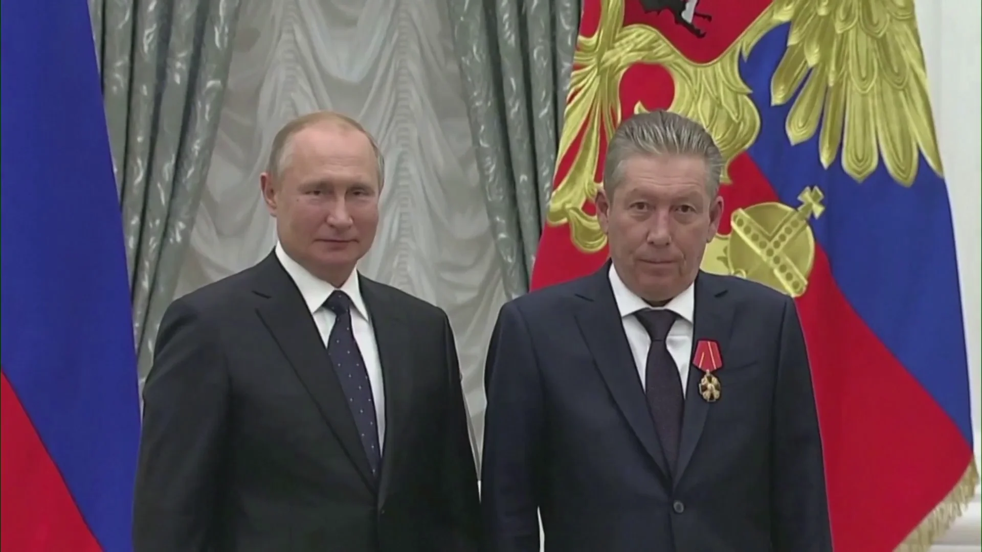 Vlad&iacute;mir Putin, junto al ejecutivo cr&iacute;tico con &eacute;l que ha muerto en extra&ntilde;as circunstancias