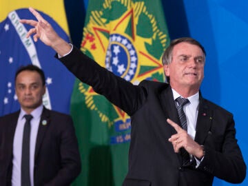 Bolsonaro pierde su página web que ahora incluye ataques contra él