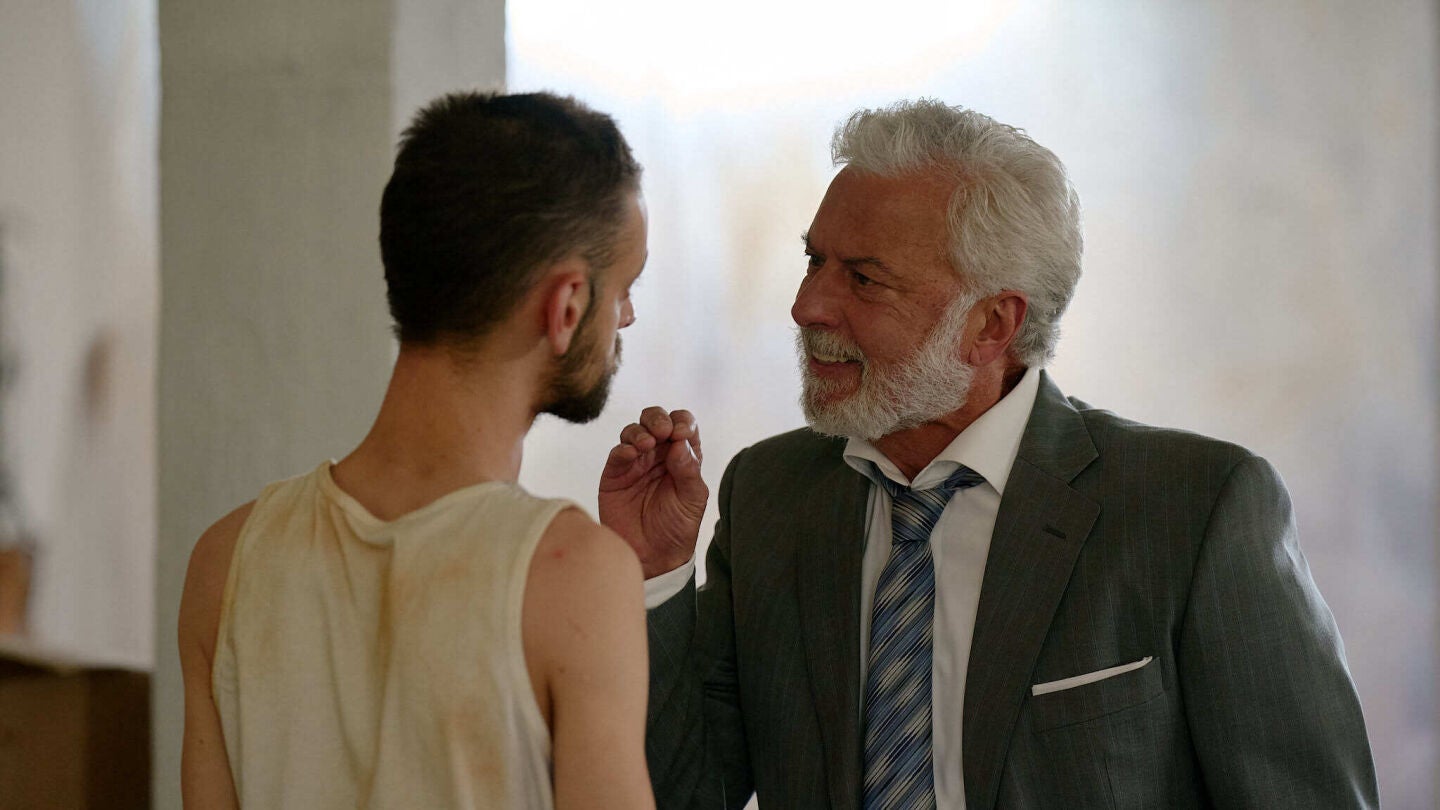 Barros sigue investigando el caso y encuentra a Micky: “Me tienes que ayudar a cogerles”