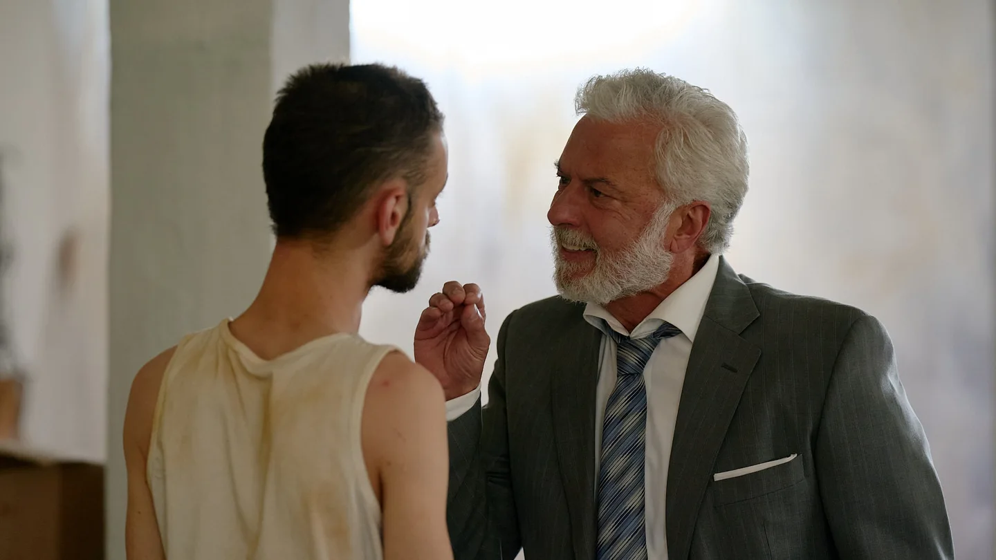 Barros sigue investigando el caso y encuentra a Micky: “Me tienes que ayudar a cogerles” Barros sigue investigando el caso y encuentra a Micky: “Me tienes que ayudar a cogerles”