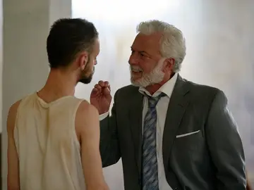 Barros sigue investigando el caso y encuentra a Micky: “Me tienes que ayudar a cogerles” Barros sigue investigando el caso y encuentra a Micky: “Me tienes que ayudar a cogerles”