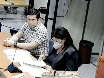 Jorge Ignacio Palma, asesino de Marta Calvo, de Lady Marcela y de Arliene Ramos, al lado de su abogada en el instante de la lectura del veredicto.