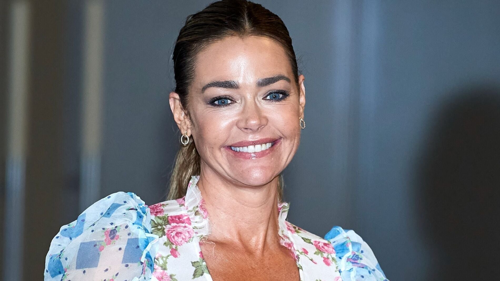 Denise Richards confiesa que su marido graba sus vídeos de OnlyFans