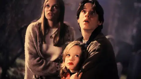 Omri Katz en 'El retorno de las brujas' como Max Denninson Omri Katz en 'El retorno de las brujas' como Max Denninson
