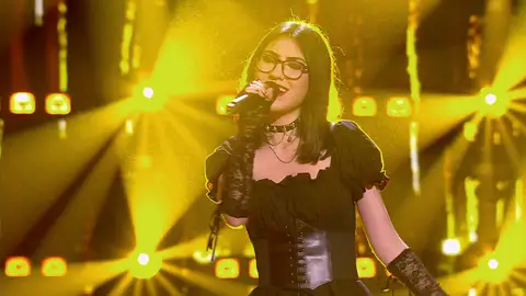 ¡La gótica se convierte en un ángel! Llena de luz el escenario con ‘Addicted to you’ ¡La gótica se convierte en un ángel! Llena de luz el escenario con ‘Addicted to you’