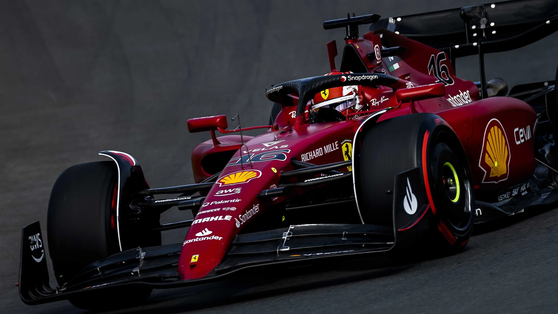 Ferrari domina, Mercedes asoma y Red Bull &#39;defrauda&#39; en los libres 2 del GP de Países Bajos