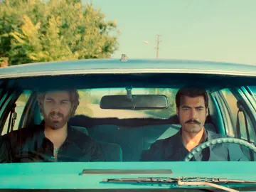 Demir y Fikret, aliados para encontrar a la persona que está saboteando a Demir Demir y Fikret, aliados para encontrar a la persona que está saboteando a Demir