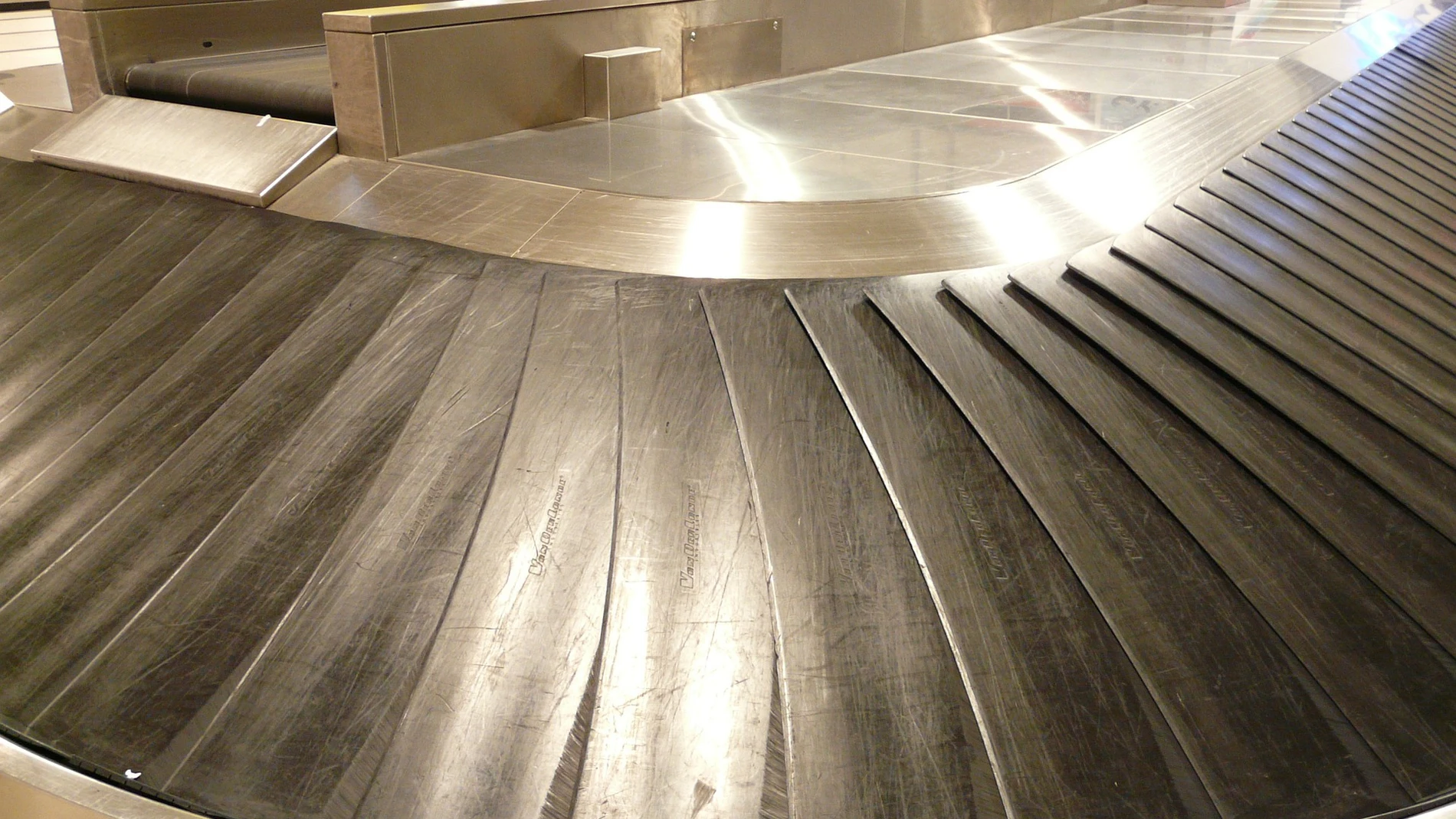 Cinta de maletas del aeropuerto Cinta de maletas del aeropuerto