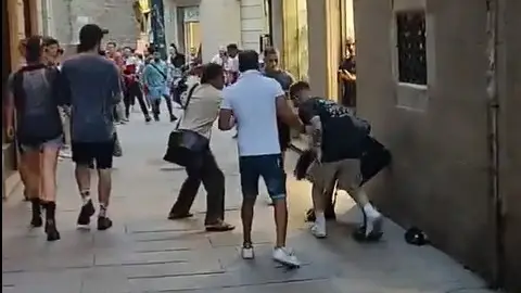 Robo con violencia en el Raval (Barcelona) Robo con violencia en el Raval (Barcelona)