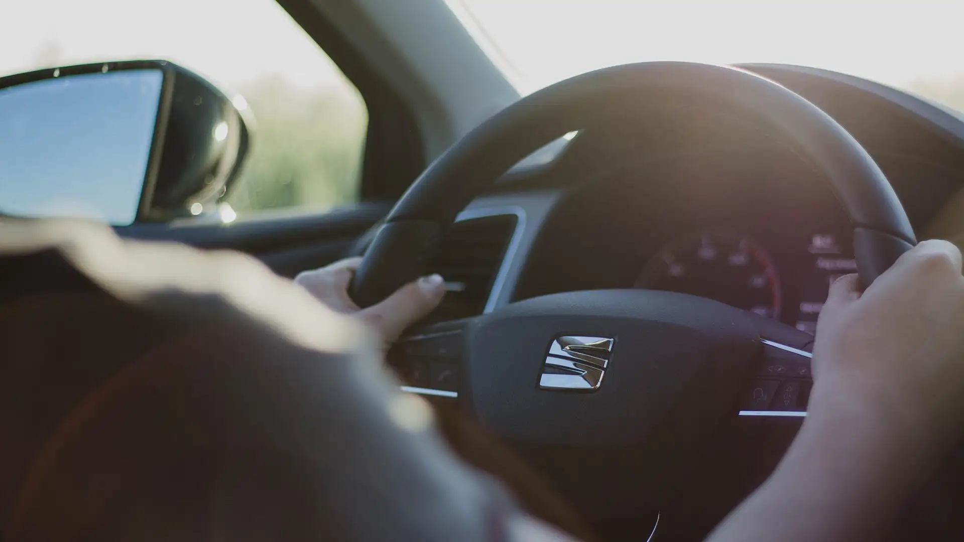 Imagen de un volante de un coche Imagen de un volante de un coche