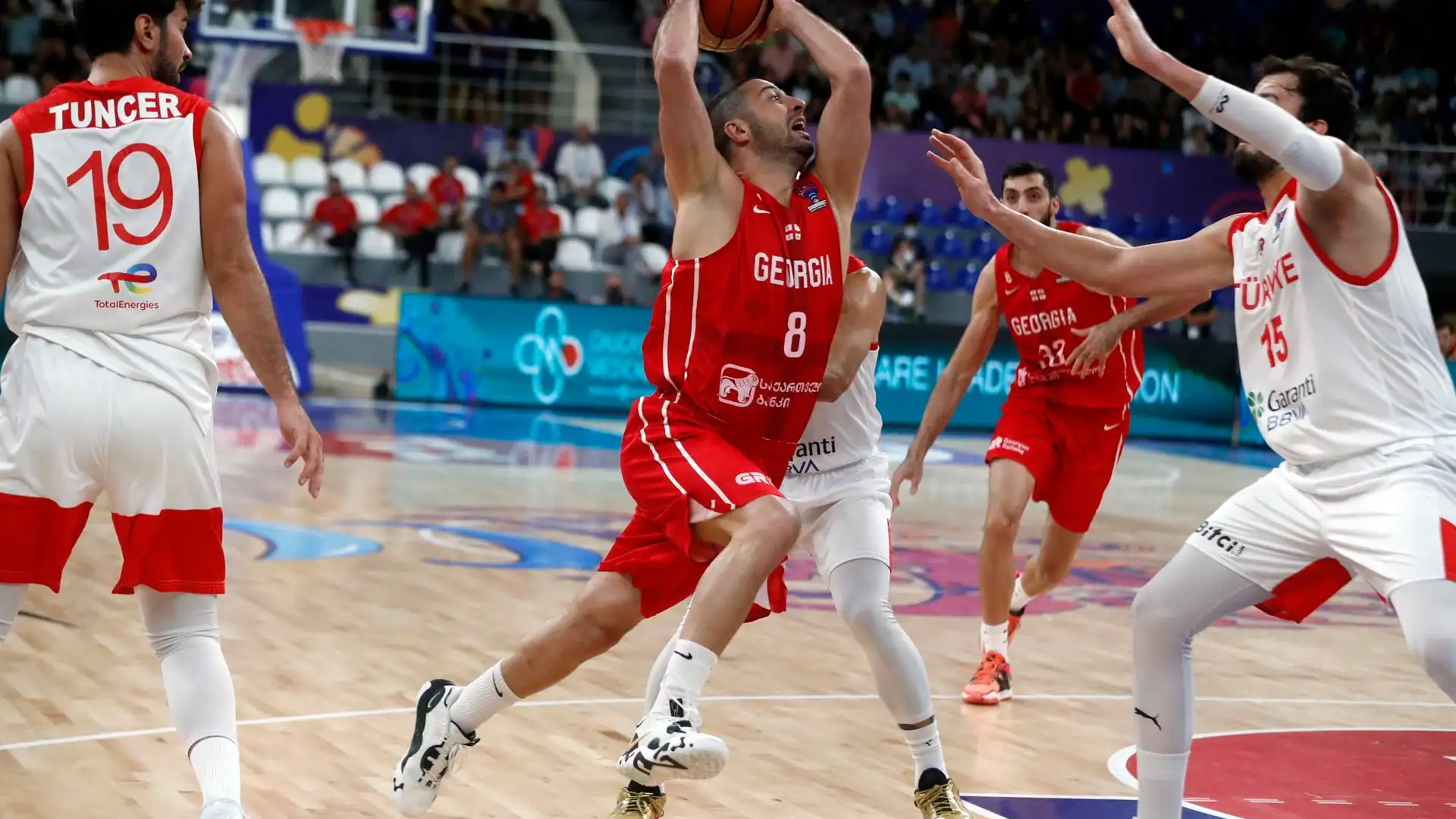 Turqu&iacute;a, en el partido contra Georgia en el Eurobasket