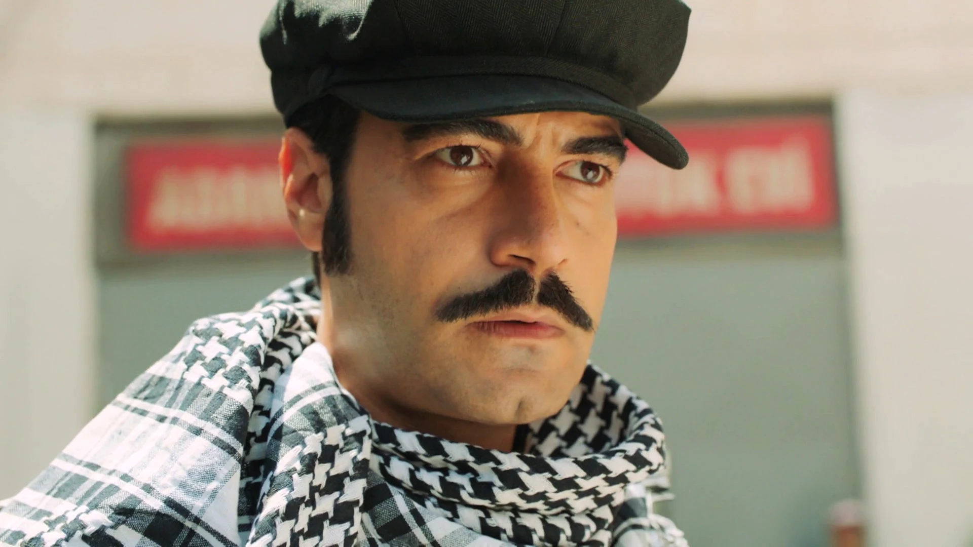 ¡Demir logra escapar de la cárcel con la ayuda de Fikret! ¡Demir logra escapar de la cárcel con la ayuda de Fikret!