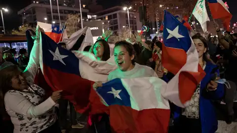 Votantes de la opción 'Rechazo' celebran el resultado Votantes de la opción 'Rechazo' celebran el resultado