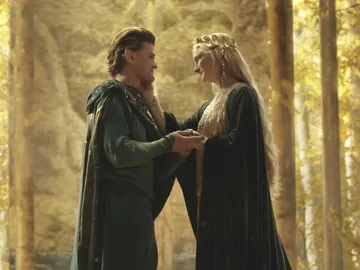 Galadriel y Elrond en 'Los Anillos de Poder' Galadriel y Elrond en 'Los Anillos de Poder'