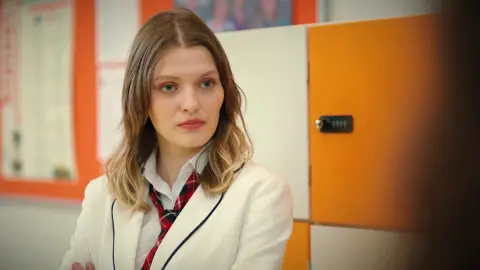 Harika se enfrenta a Ömer y le deja las cosas claras: “Nunca seremos hermanos" Harika se enfrenta a Ömer y le deja las cosas claras: “Nunca seremos hermanos"