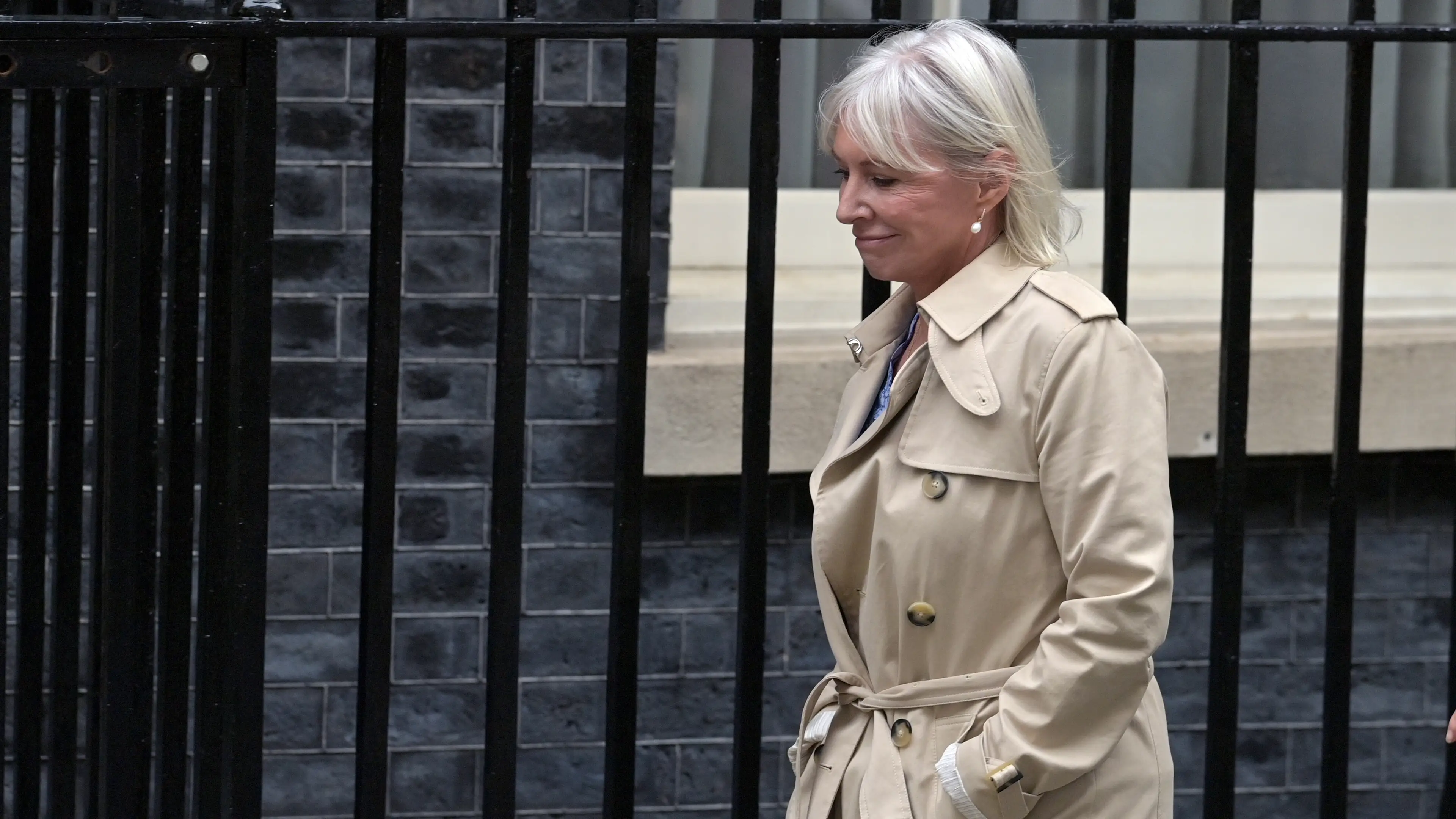Dimite la ministra de Cultura de Reino Unido, Nadine Dorries Dimite la ministra de Cultura de Reino Unido, Nadine Dorries