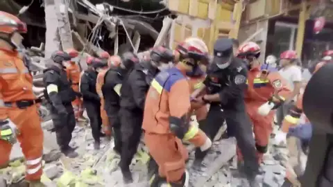Los servicios de rescate de China, tras el terremoto Los servicios de rescate de China, tras el terremoto