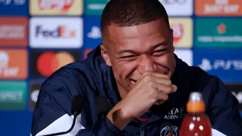 Las risas de Mbappé en rueda de prensa Las risas de Mbappé en rueda de prensa