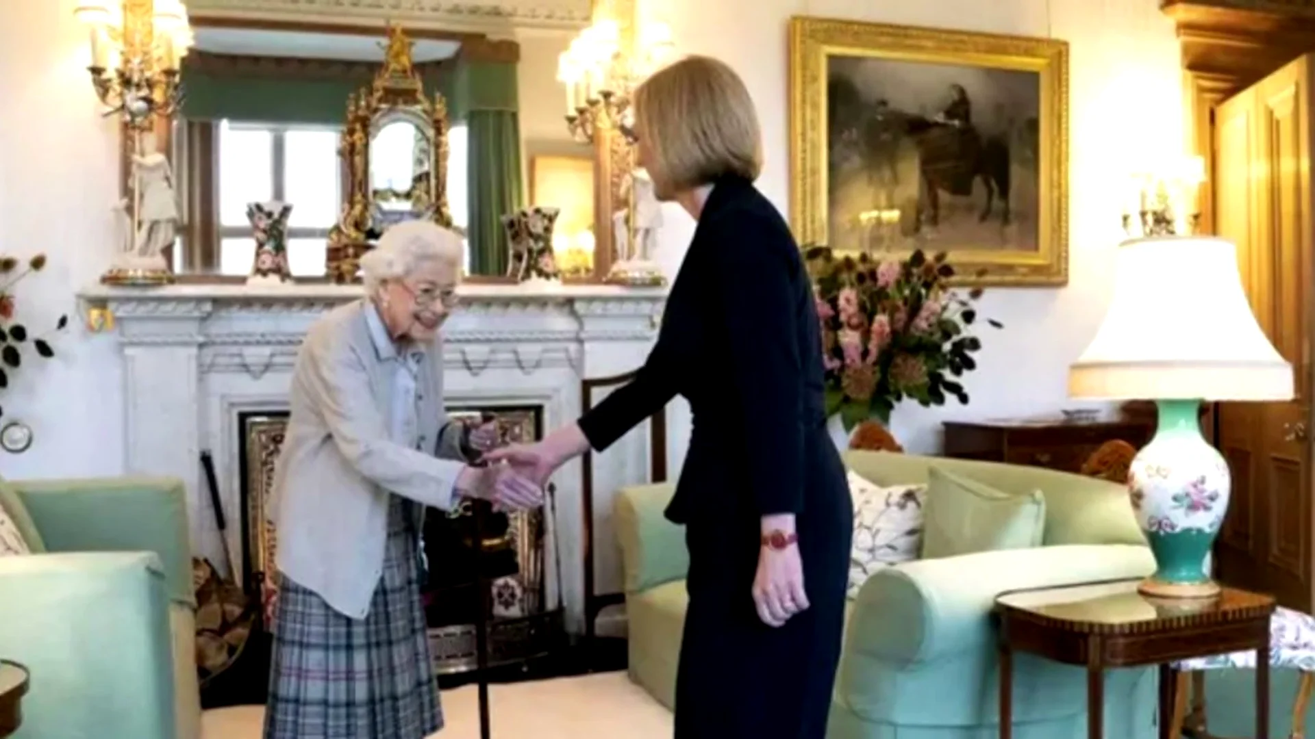 La reina Isabel II recibe a la nueva primera ministra de Reino Unido, Liz Truss La reina Isabel II recibe a la nueva primera ministra de Reino Unido, Liz Truss