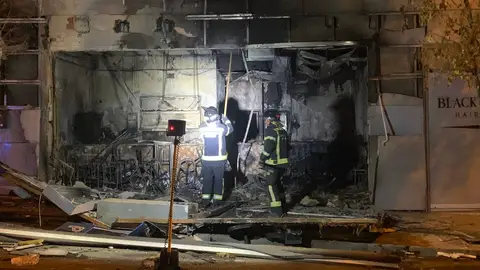 Imagen del bar completamente calcinado en Carabanchel Imagen del bar completamente calcinado en Carabanchel