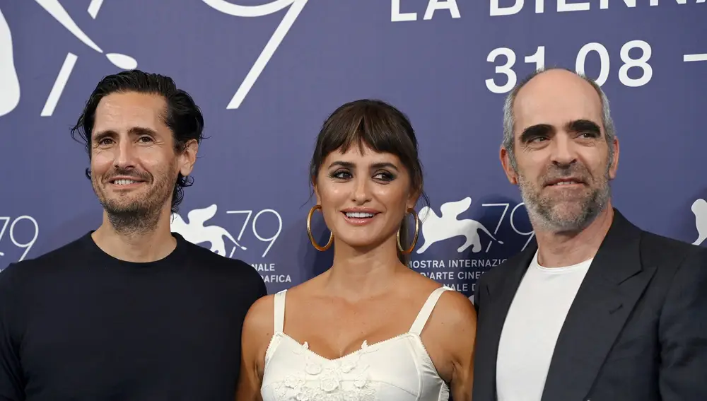 Juan Diego Botto, Penélope Cruz y Luis Tosar en el Festival de Venecia presentando 'En los márgenes'