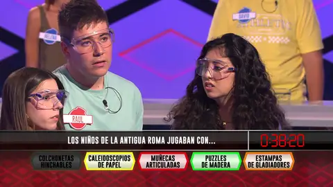 Natalia deja a ‘Los Del B’ con pie y medio en la final gracias a su increíble conocimiento sobre la Antigua Roma Natalia deja a ‘Los Del B’ con pie y medio en la final gracias a su increíble conocimiento sobre la Antigua Roma