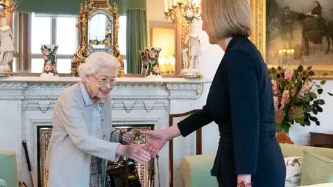 Isabel II junto a Liz Truss, la nueva primera ministra británica Isabel II junto a Liz Truss, la nueva primera ministra británica
