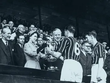 El fútbol inglés, de luto por el fallecimiento de la reina Isabel II El fútbol inglés, de luto por el fallecimiento de la reina Isabel II