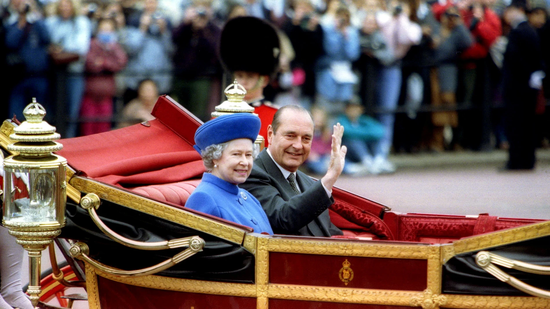 La reina Isabel II junto al expresidente francés Jacques Chirac La reina Isabel II junto al expresidente francés Jacques Chirac