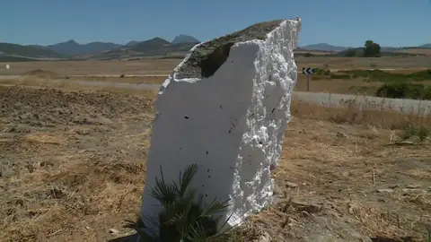 Menhir encalado en Arcos de la Frontera (Cádiz) Menhir
