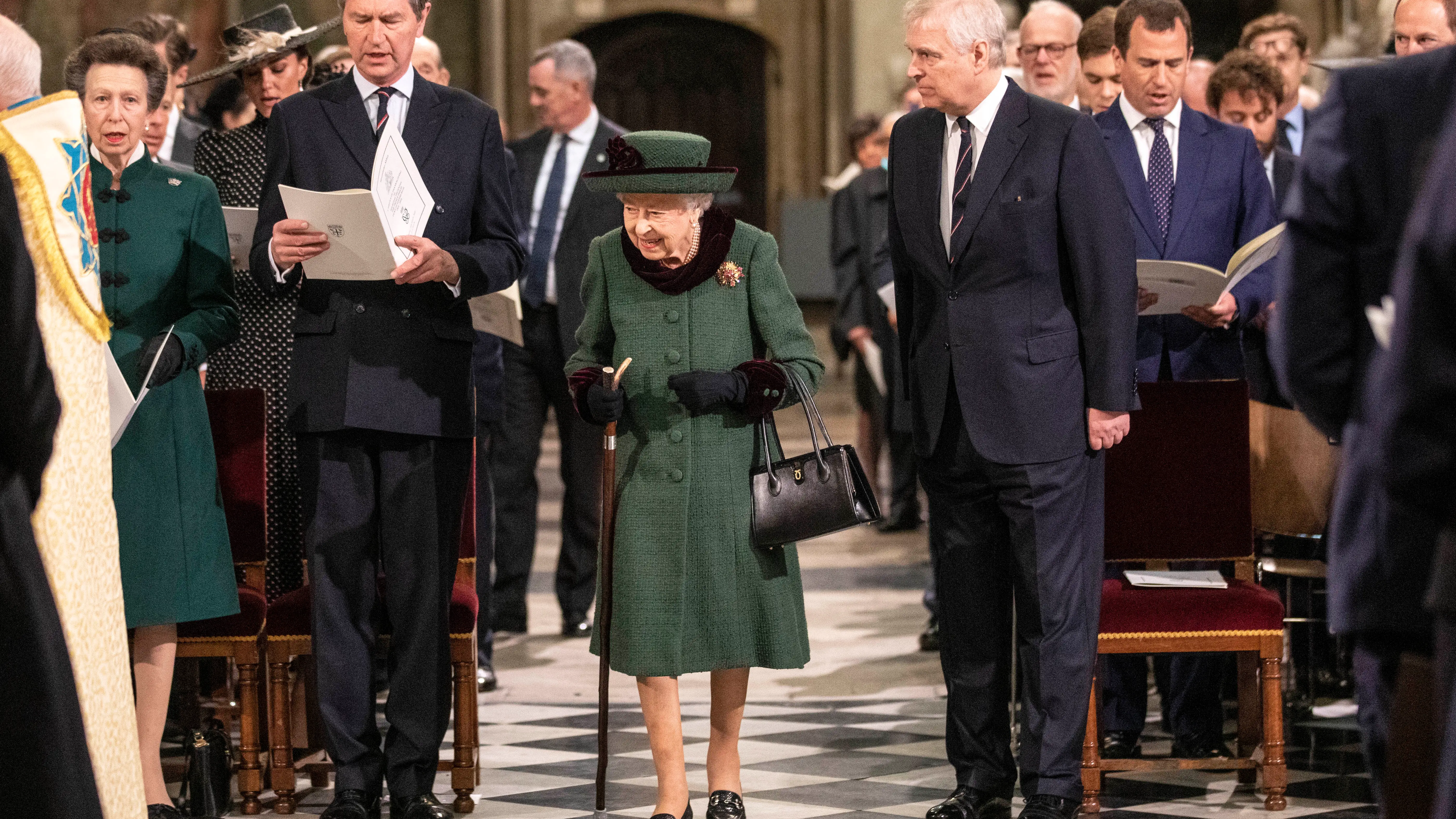 Reina Isabel II junto al pr&iacute;ncipe Andr&eacute;s