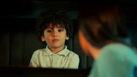 En el próximo capítulo de 'Tierra Amarga': Ümit secuestra al pequeño Adnan con la ayuda de Cümali En el próximo capítulo de 'Tierra Amarga': Ümit secuestra al pequeño Adnan con la ayuda de Cümali