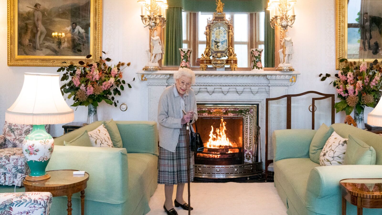 El deterioro físico de la reina Isabel II en su última aparición pública 