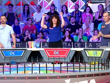 Rocío se convierte en la concursante con más gajos de ‘La Ruleta de la Suerte’: “¡Vas a batir récord Guinness!” Rocío se convierte en la concursante con más gajos de ‘La Ruleta de la Suerte’: “¡Vas a batir récord Guinness!”