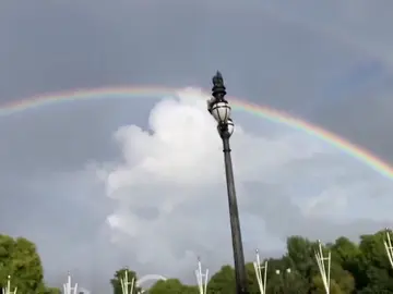 El arcoíris que apareció en Londres tras anunciarse la muerte de la reina Isabel II El arcoíris que apareció en Londres tras anunciarse la muerte de la reina Isabel II