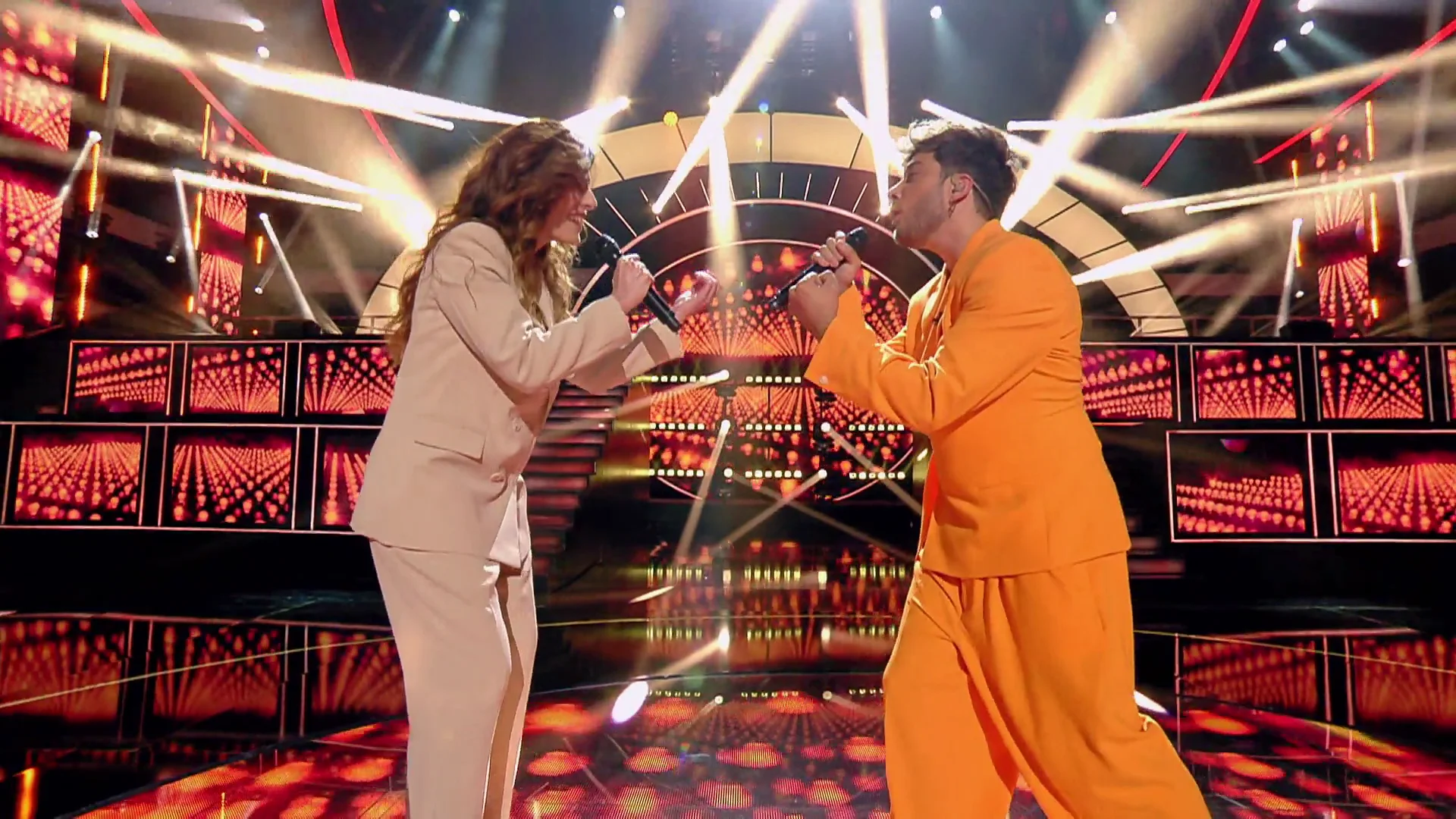Blas ‘Cantó’… ¡pero la bancaria da el cante!: ni la letra se sabe en el dueto final de ‘Veo cómo cantas’ Blas ‘Cantó’… ¡pero la bancaria da el cante!: ni la letra se sabe en el dueto final de ‘Veo cómo cantas’