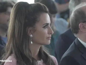 Penélope Cruz donará parte de su premio a varias entidades y ha pedido entre lágrimas no dejar de "proteger y cuidar nuestro cine" Penélope Cruz donará parte de su premio a varias entidades y ha pedido entre lágrimas no dejar de "proteger y cuidar nuestro cine"