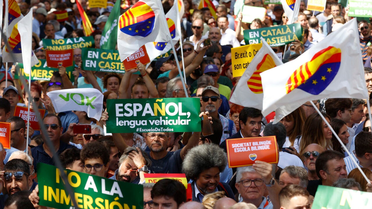 Miles de personas se manifiestan en Barcelona en defensa del uso del ...