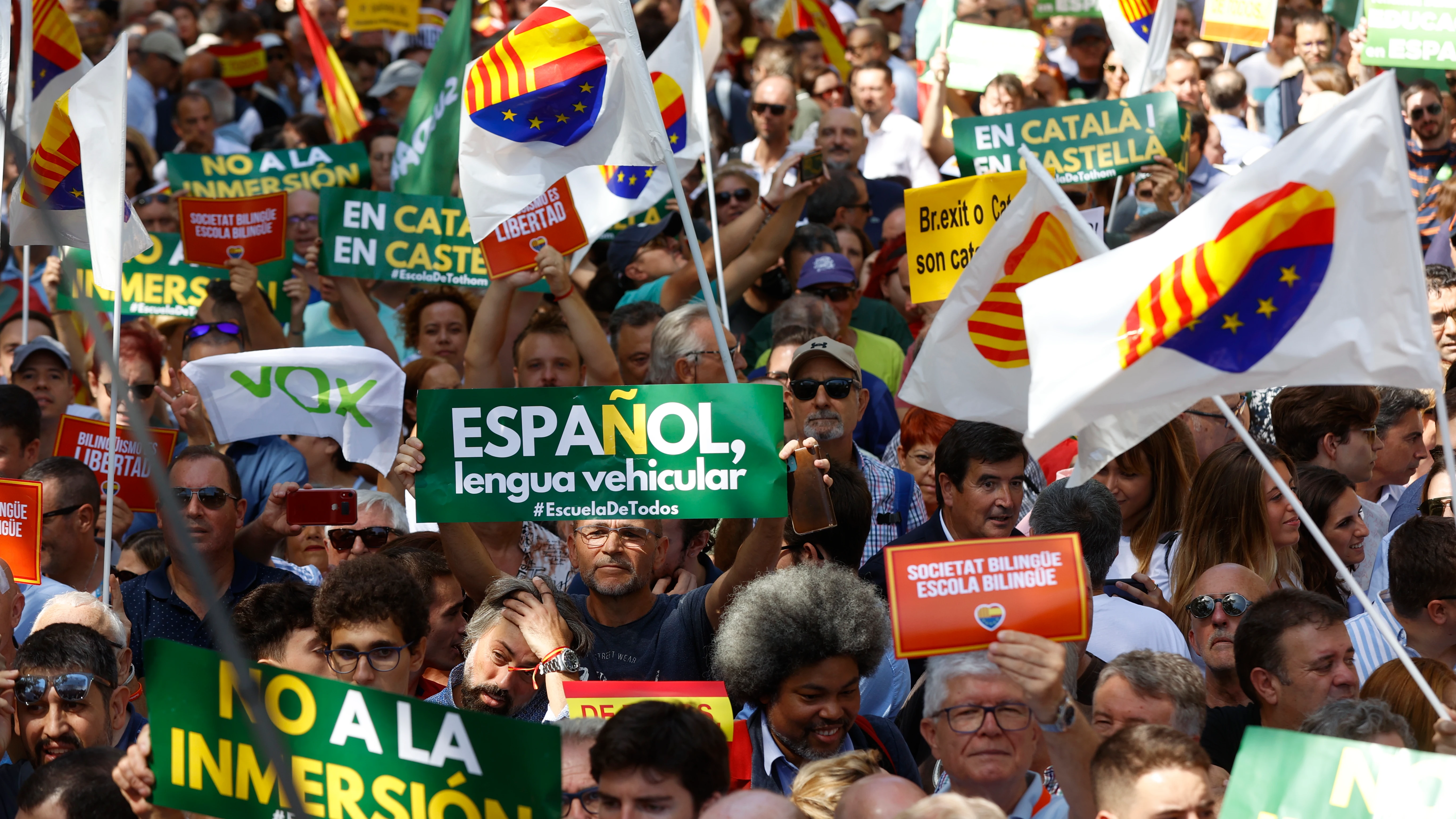 Imagen de la manifestación en Barcelona por la implantación del 25% de castellano en los colegios Imagen de la manifestación en Barcelona por la implantación del 25% de castellano en los colegios