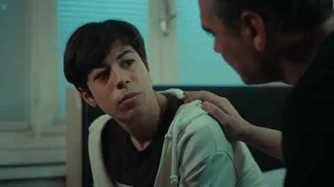 Volkan, hundido ante las palabras de Ali: “No quiero ser como tú, papá” Ali le ha reprochado a su padre que esté engañando tanto a Derin como a Asya.