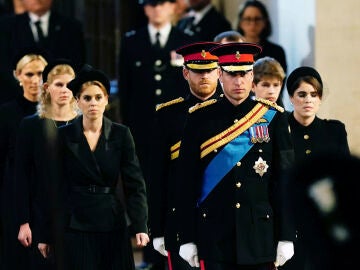 Los nietos de Isabel II despiden a la 'reina eterna'