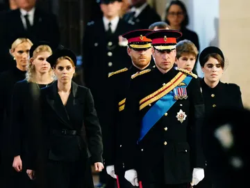 Los nietos de Isabel II despiden a la 'reina eterna' Los nietos de Isabel II despiden a la 'reina eterna'
