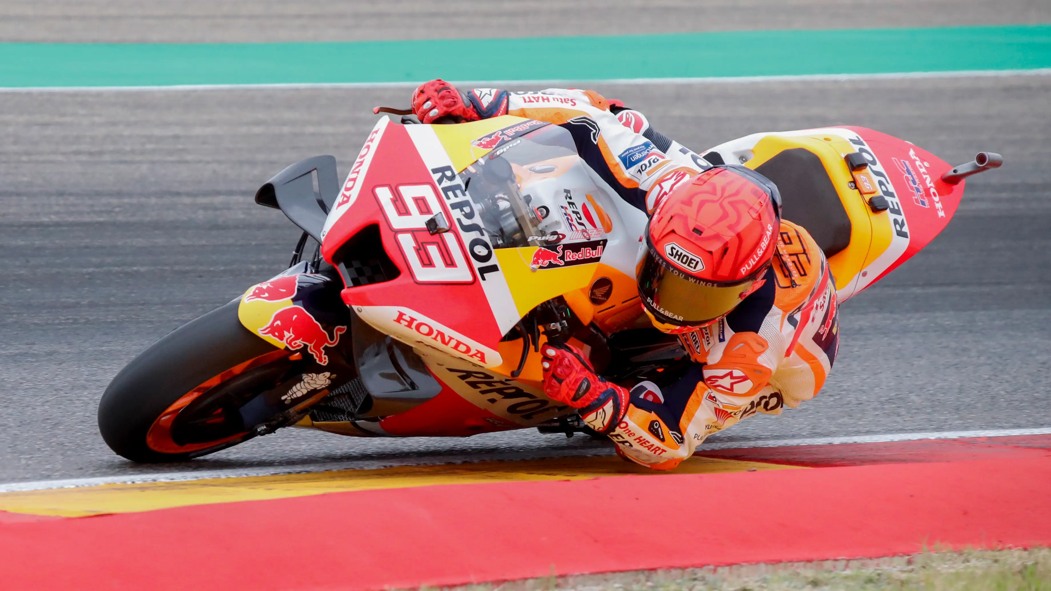 Marc Márquez solo dura 1 vuelta en su regreso a la competición en una accidentada salida en Aragón Marc Márquez solo dura 1 vuelta en su regreso a la competición en una accidentada salida en Aragón