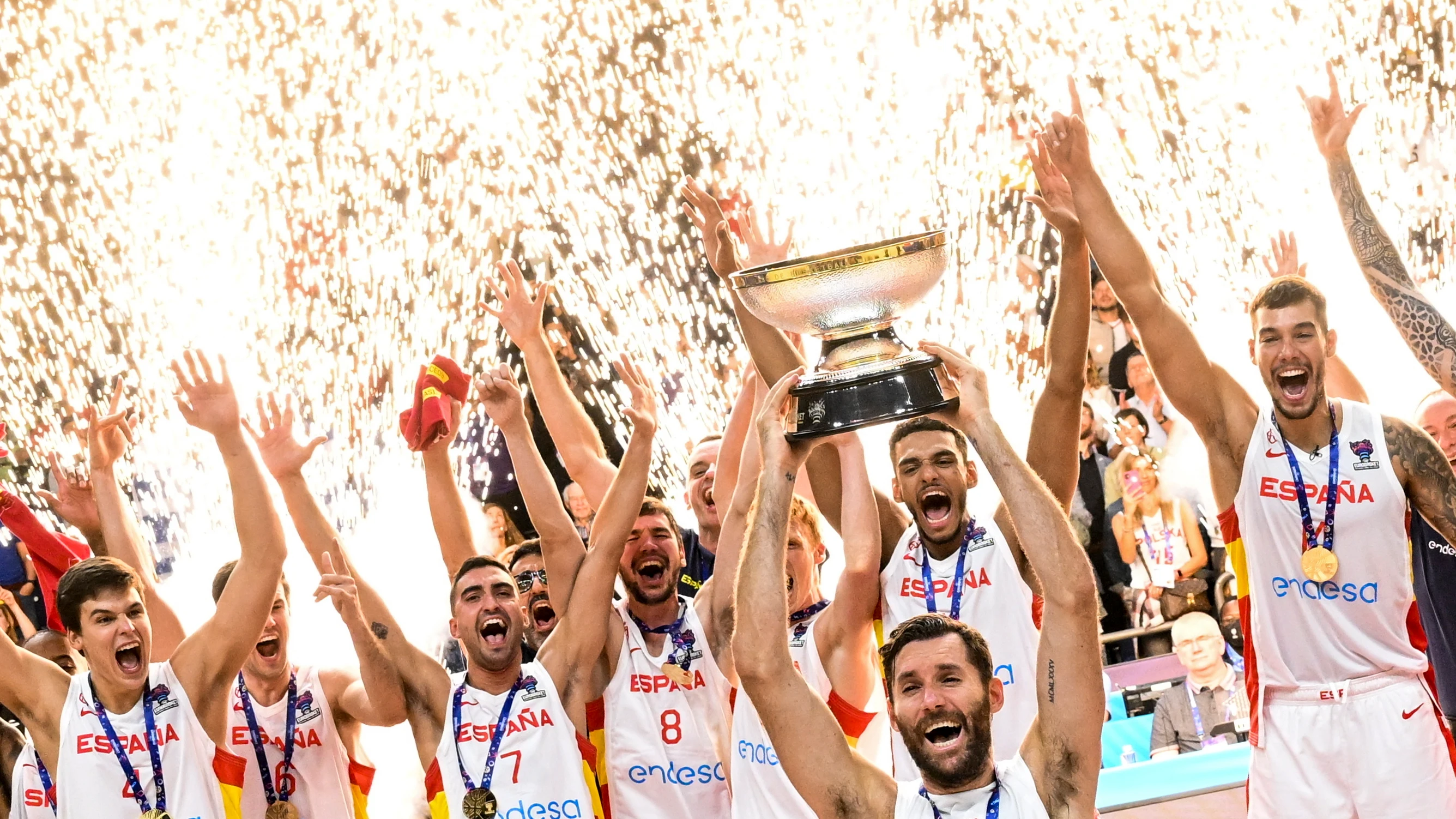 España obra el milagro y se proclama campeona de Europa tras ganar a Francia en la final España obra el milagro y se proclama campeona de Europa tras ganar a Francia en la final