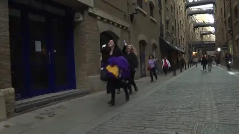 Rezagados en la cola de la capilla ardiente Rezagados en la cola de la capilla ardiente