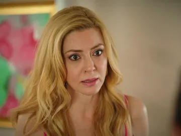 La amenaza de Nebahat a Melisa tras descubrir su relación con Kadir: "Si no dejas a ese chico, se lo contaré todo a tu padre" La amenaza de Nebahat a Melisa tras descubrir su relación con Kadir: "Si no dejas a ese chico, se lo contaré todo a tu padre"