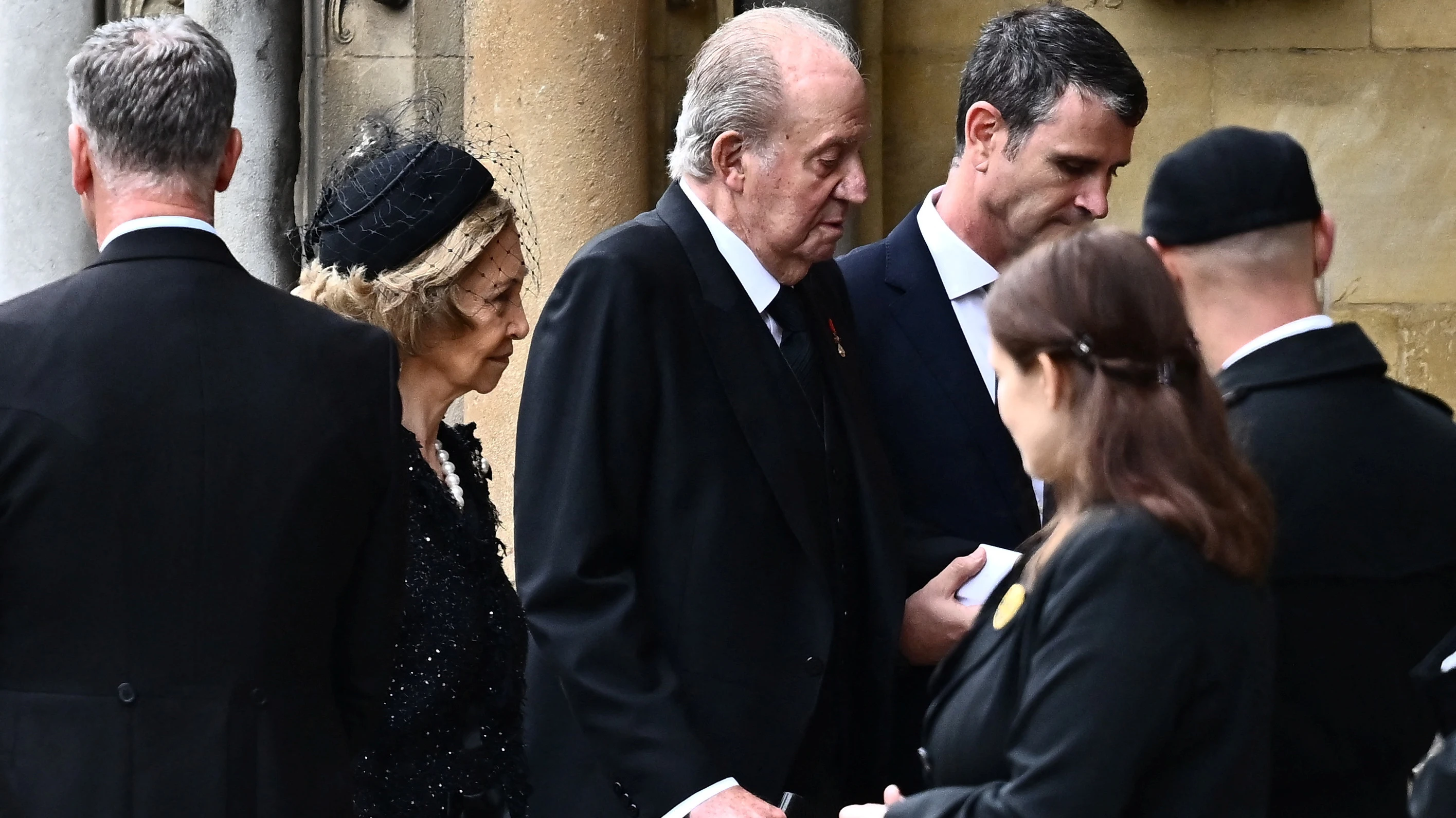 Los reyes eméritos de España, Juan Carlos y Sofía llegan al servicio religioso Los reyes eméritos de España, Juan Carlos y Sofía llegan al servicio religioso