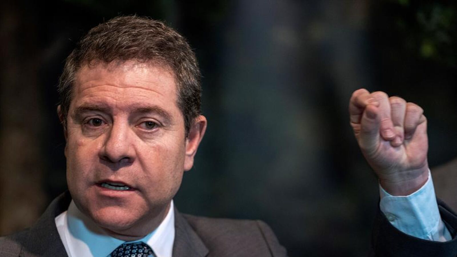 Emiliano García-Page critica la gestión de Pedro Sánchez y elogia a Alberto Núñez Feijóo